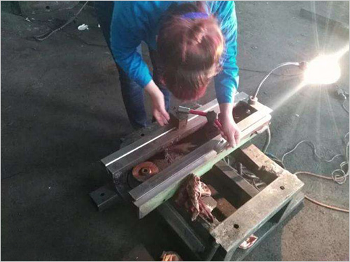  磨床導(dǎo)軌鏟刮